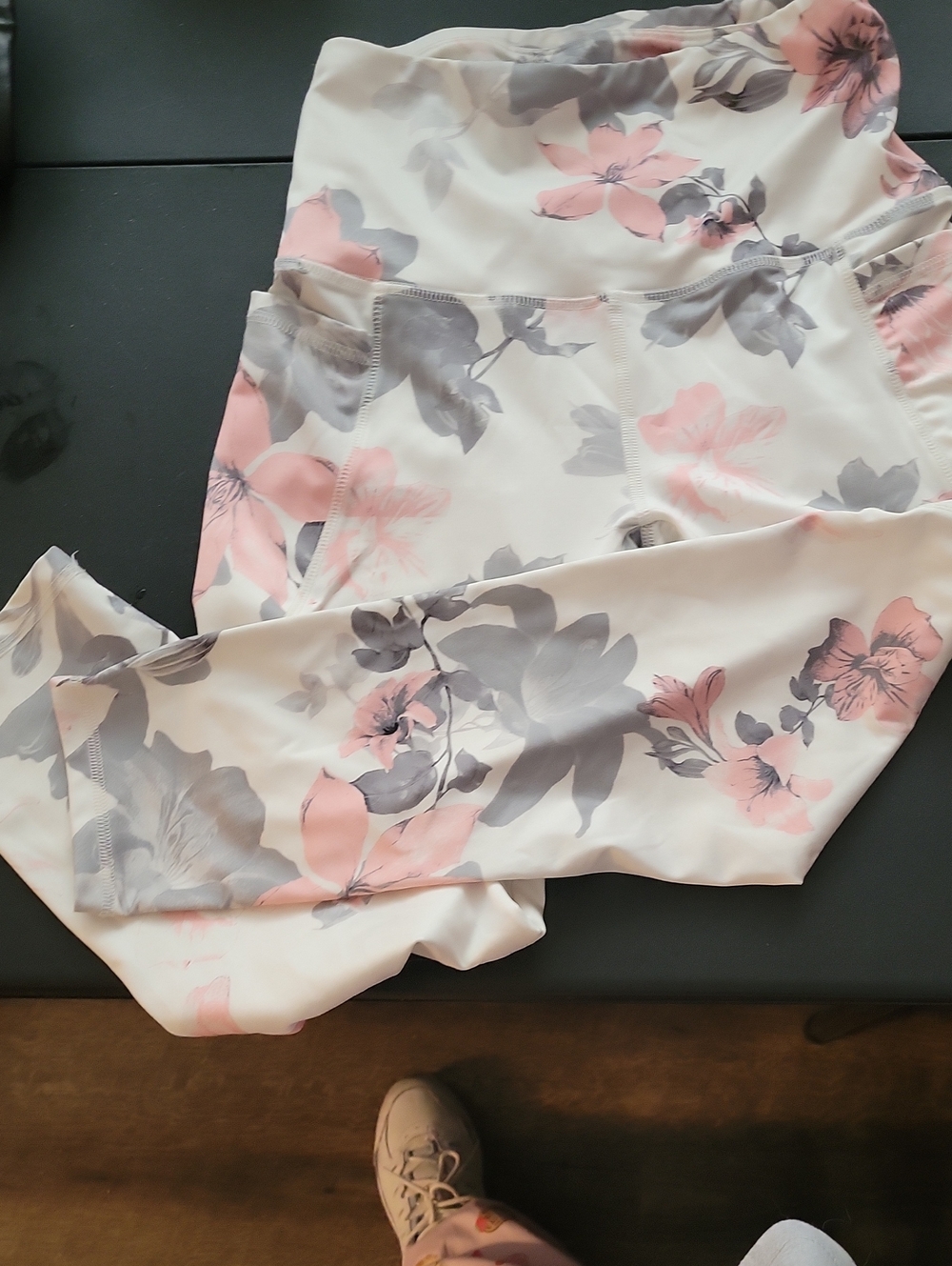 Daisy Fuentes FIT Floral Performance Leggings in White, Pink & Gray With Pockets